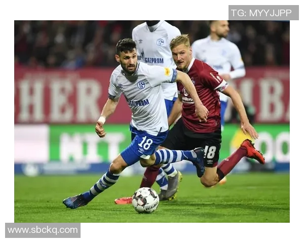 沙尔克04遭遇四连败，陷入德甲悬崖边缘